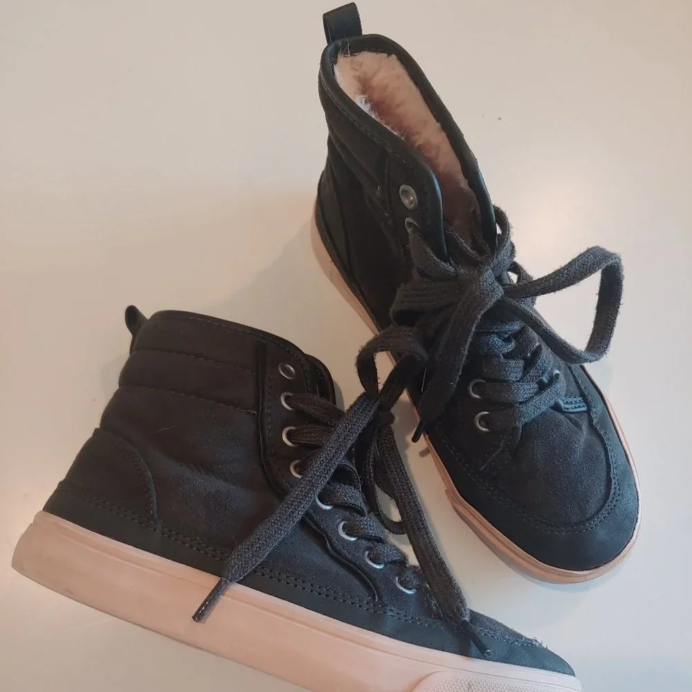 Old Navy | Grey Suede and Nubuck Leather Faux Fur Lined Sneakers | 13